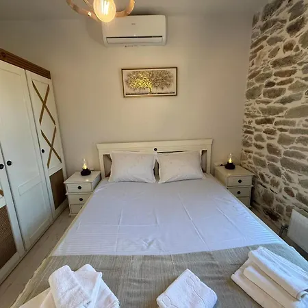 White Stone By Bookvillaeu Nikiti (Sithonia)