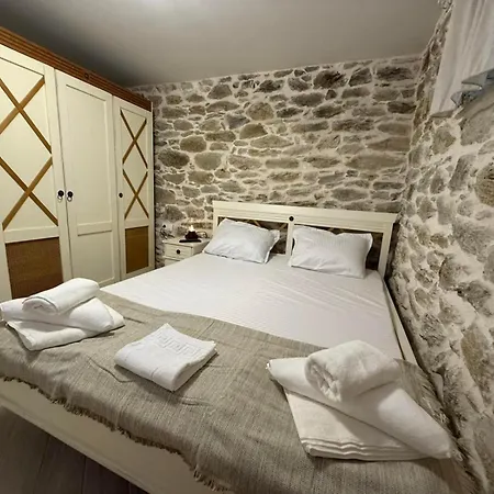 Apartment White Stone By Bookvillaeu